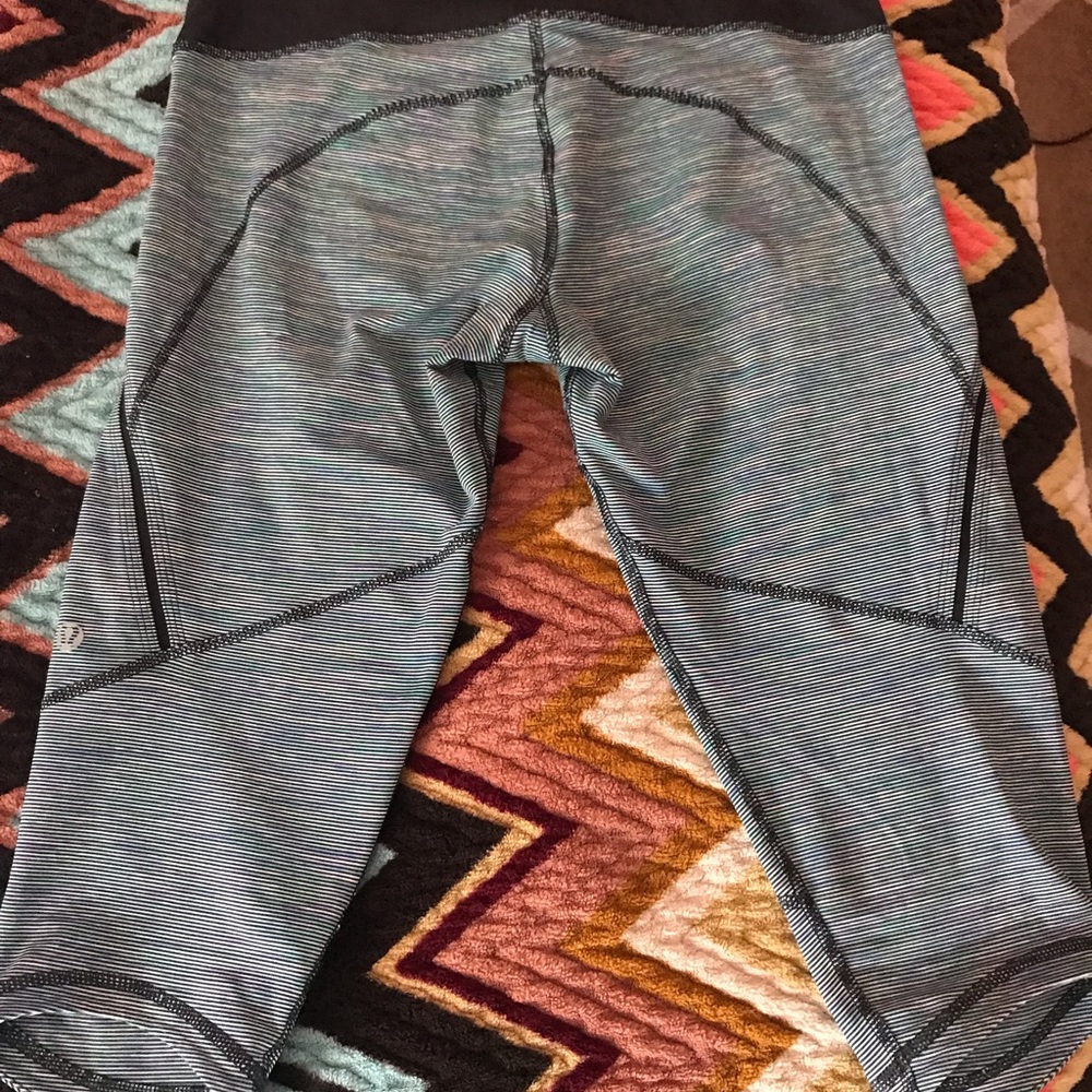 Lululemon Run Excel Crop Wee Are From Space Size 6 - image 3